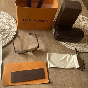 LOUIS VUITTON - Evidence Mat Black Sunglasses